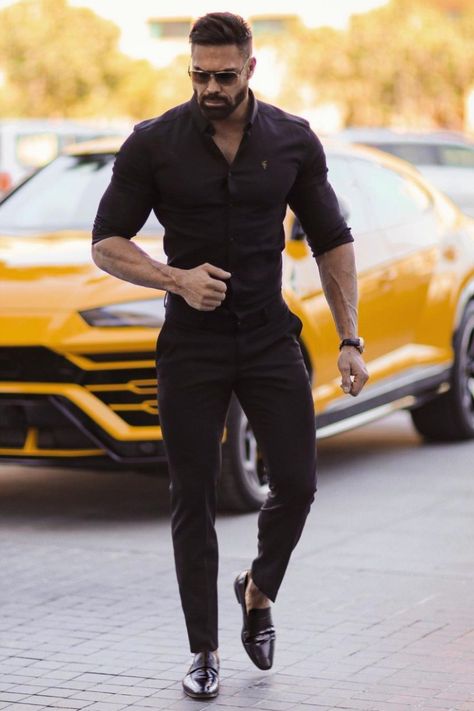 Classy Male Black Outift. Black on Black with the yellow Lamboghini Urus to complement this awesome style. #men #mensfashion #malefashion #fashion #watches #cars 📸@andreas_linder Office Outfit Men, Menswear Outfits, Party Outfit Men, Black Outfit Men, Formal Clothing, Formal Men Outfit, Tee Shorts, Vans Converse, Black Pants Men