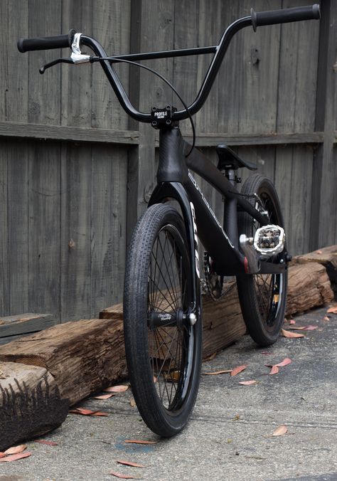 The folks at Speedco just stepped it up times with the release of their new carbon frame called the Velox! The stealth black frame looks mean, clean and fast Bmx Bandits, Bmx Wheels, Bmx Pro, Bmx Cycles, Gt Bmx, Bmx Street, Best Bmx, Vintage Bmx Bikes, Bmx Frames