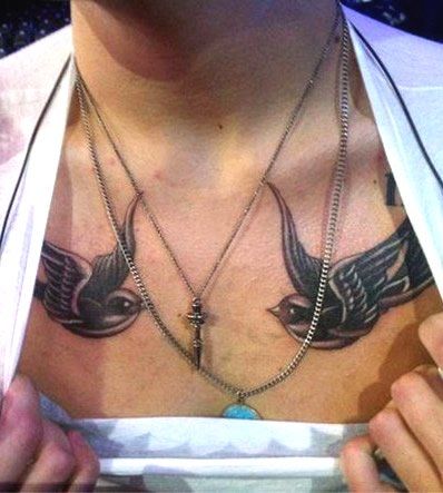 Struggle Tattoo, One Direction Tattoos, Harry Tattoos, Harry Styles One Direction, Flying Bird Tattoo, Harry Styles Tattoos, Swallow Tattoo, One Direction Harry Styles, Sternum Tattoo