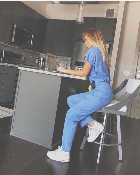 Nursing Aesthetic, Female Nurse, Nursing Goals, Nursing Motivation, Blonde Female, Rise And Grind, Nursing School Motivation, Nursing School Humor, Nurse Inspiration