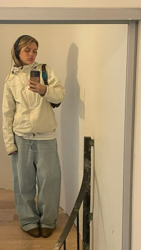 Autumn Baggy Outfits, Baggy Layered Outfits, Fall Baggy Outfits, Style Inspiration Baggy, Baggy On Baggy Outfit, Winter Outfits Baggy, Baggy Winter Outfits, Baggy Clothes Outfit Aesthetic, Baggy Jeans Outfit Winter