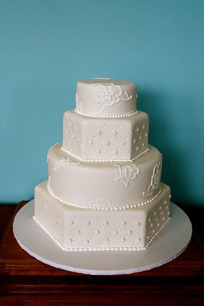 Wedding Cakes Photos on WeddingWire. Like the octagon & circle layers Brussel Sprouts Recipes Easy, Geometric Wedding Decor, Patisserie Shop, Sprouts Recipes, Bakery Art, Wedding Cake Photos, Album Wedding, Wedding Cakes With Cupcakes, Simple Wedding Cake