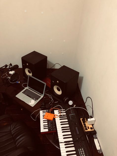 Writing Songs Inspiration, Home Recording Studio Setup, Recording Studio Setup, Home Studio Ideas, Home Studio Setup, Music Studio Room, Living Room Setup, Dj Setup, Home Recording Studio