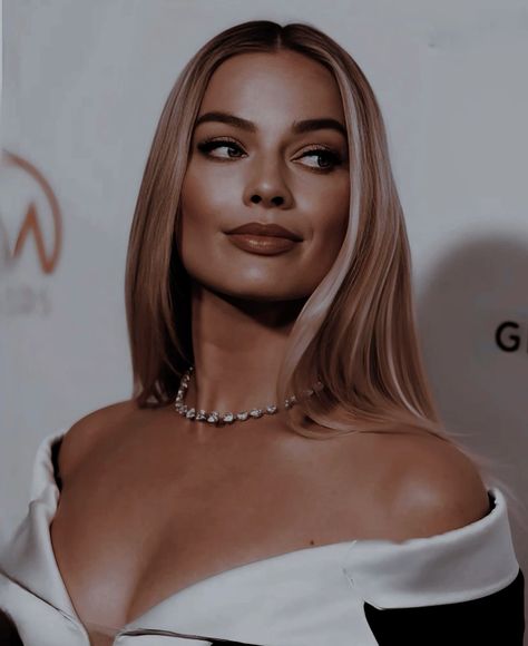 Women Celeberties - 𝑴𝒂𝒓𝒈𝒐𝒕 𝑹𝒐𝒃𝒃𝒊𝒆 #margotrobbie #aesthetics Margot Robbie Aesthetic, Swag Girl Style, Great Women, Girl Swag, Margot Robbie, Fav Celebs, Barbie Girl, Harley Quinn, Celebrity Crush