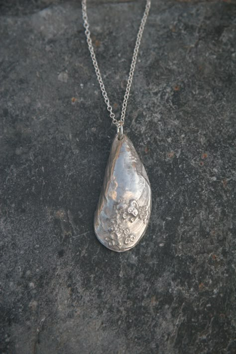 Big silver mussel pendant with barnacles created finds along the Cornish Coast by @capestudio Art Coquillage, Cornish Coast, Natural Objects, Mussel Shell, Detailed Necklace, Metal Clay Jewelry, Silver Clay, Seashell Jewelry, Precious Metal Clay