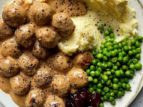 Quorn Recipes, Cannelloni Recipes, Meatballs And Gravy, Vegetarian Meatballs, Vegetarian Mains, Blue Cheese Sauce, Midweek Meals, Swedish Style, Vegetarian Recipes Easy