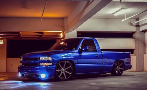 TruckinSociety™ Owner:@naro_castro #TruckinSociety #Chevy #Nbs #HD #Dubs #22s #FreshPaint #Suelo #Sick Chevy Silverado Lowered, Chevy Truck Wallpaper, Silverado Lowered, 2000 Gmc Sierra 1500, Silverado 2000, Chevy Trucks Lowered, Street Truck, Truck Wallpaper, Race Truck