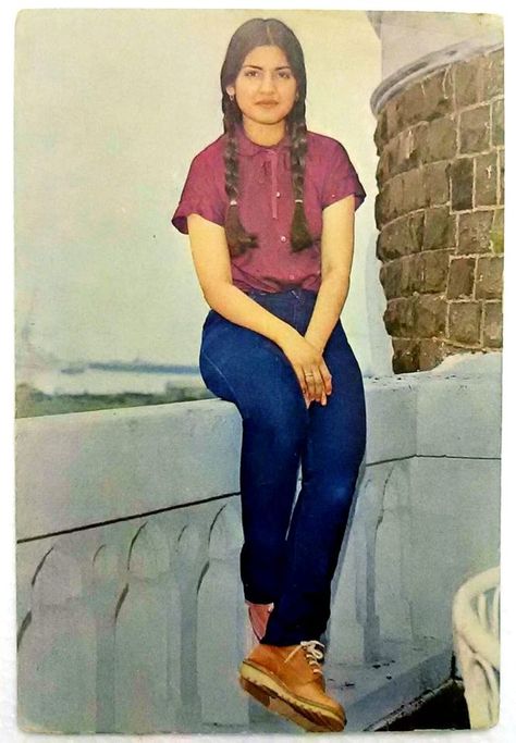 Nazia Hassan, Pakistan Pictures, Vinod Khanna, Zeenat Aman, Bollywood Retro, Desi Aesthetics, Student Of The Year, Feroz Khan, Desi Aesthetic