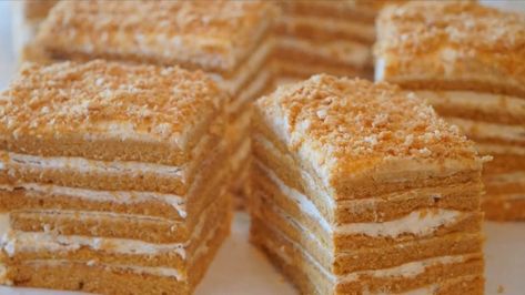 Sweet Meat Recipe, Russian Honey Cake, Moist Yellow Cakes, Honey Cake Recipe, Brunch Cake, Almond Cake Recipe, Easy Peasy Recipes, Slow Cooked Chicken, Honey Buns