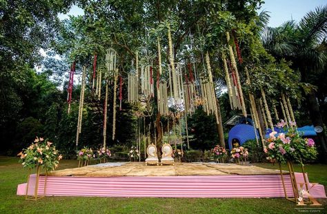 Indian Wedding Decor Inspiration Rustic Mandap, Wedding Under Trees, Wedding Tree Decorations, Mandap Design, Indian Wedding Decor, Tree Theme, Simple Wedding Decorations, Wedding Photoshoot Props, Mandap Decor