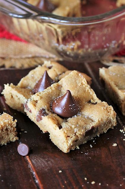 Peanut Butter Blossom Bars with Hershey Kisses Image Peanut Blossom Cookies, The Kitchen Is My Playground, Peanut Butter Blossom, Amazing Cookie Recipes, Peanut Blossoms, Recipes Using Cake Mix, Peanut Butter Blossom Cookies, Banana Dessert Recipes, Easy Peanut Butter Cookies