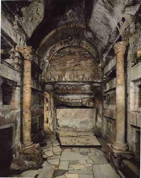 Catacombs Rome, Catacombs Of Rome, Saint Lorenzo, Rome Catacombs, Visit Rome, The Catacombs, Worship God, Art Antique, Ancient Architecture