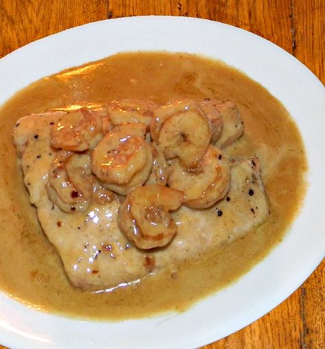 This looks so, so, so good but I'll bet that sauce is fattening ... // Roasted Sea Bass topped with Shrimp in a Creamy Garlic Cognac Sauce Roast Fish, Chicken Steak, Sea Bass, Creamy Garlic, Chef Recipes, Fish Dishes, Seafood Dishes, Fish And Seafood, International Recipes