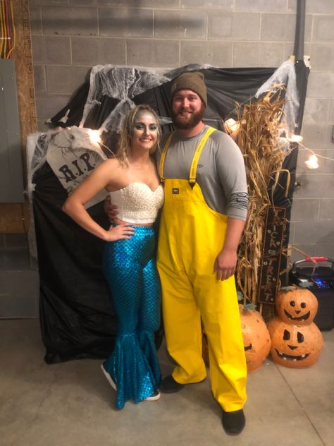 Fisherman And Fish Costume, Mermaid Couples Costume, Lobster Costume, Costume Couple, Fish Costume, Couples Costume, Diy Halloween Costume, Spooky Szn, Costume Diy