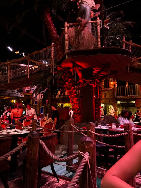 Restaurant theme pirates with subdued atmosphere Caribbean Restaurant, Pirate Theme, Pirates Of The Caribbean, Amusement Park, Restaurant