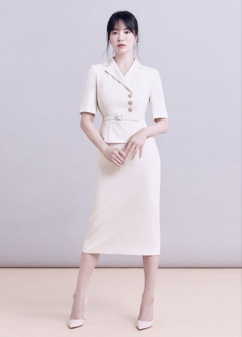 Song Hye Kyo Michaa, Song Hye Kyo Outfit, Song Hye Kyo Style, Dancer Lifestyle, Money Outfit, Blazer Outfits For Women, Delicate Clothes, Hye Kyo, Corporate Attire