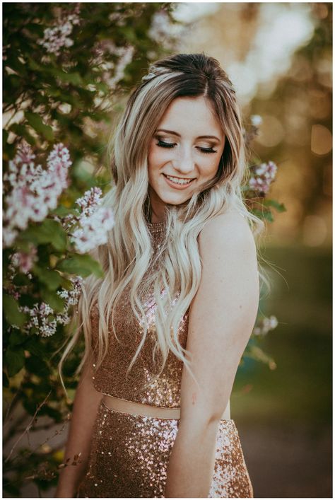 Prom Photos Individual, Aesthetic Wedding Hairstyles, Deb Photos, Homecoming Photos, Prom Portraits, Prom Photography Poses, Homecoming Poses, Prom Picture, Prom Picture Poses