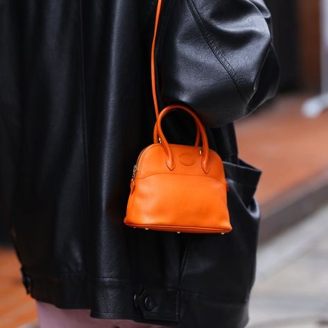 Hermès Boutique in ♡ of Tokyo on Instagram: “Another #trendy Mini bag: Mini Bolide in vibrant Orange Chèvre leather with Gold hardware. 🧡😍 The micro bag fashion trend is still on…” Hermes Sling Bag, Bolide Hermes, Mini Bolide, Orange Bags, Sling Bag Mini, Hermes Bolide, Mini Outfit, Micro Bag, Summer 2025