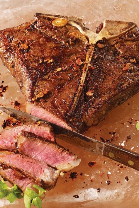 Ancho Chile Rubbed Grilled Porterhouse Steaks - A big steak deserves big flavor! Steak Cooking Chart, Grilled Porterhouse Steak, Microwave Cooking Recipes, Big Steak, The Perfect Steak, Beef Meals, Omaha Steaks, Cooking The Perfect Steak, Porterhouse Steak