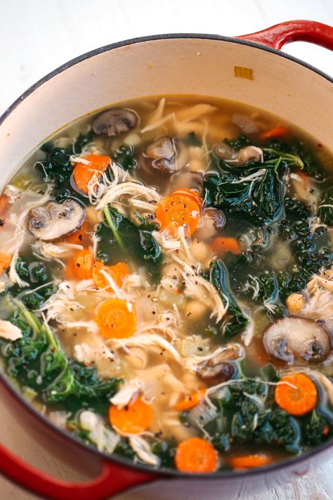 Detox Immune-Boosting Chicken Soup - Eat Yourself Skinny Detox Chicken Soup, Health Lunch, Health Lunches, Soup Cleanse, Vegetarian Soup Recipes, Cleanse Detox, Spinach Soup, Healthy Food Facts, Detox Soup