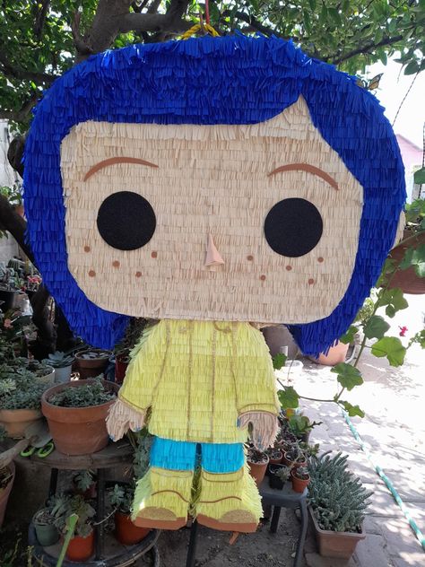 Piñatas 100% biodegradable y cero grapas Coraline Cake Pops, Coraline Birthday Decorations, Coraline Birthday Party Ideas Diy, Coraline Party Games, Coraline Sweet 16, Coraline Baby Shower Ideas, Coralline Birthday Party Ideas, Coraline Themed Party, Coraline Theme Party