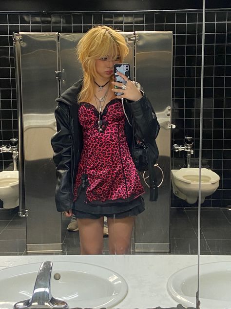 Goth Outfits Blonde Hair, Y2k Outfits Gyaru, Y2k Coat Outfit, Faggotcore Aesthetic, Emo Gyaru Fashion, Fashion Inspo Outfits Y2k, Ajego Gyaru Fashion, Asian Goth Aesthetic, Y2k Gyaru Fashion