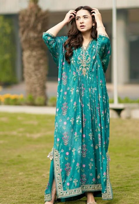 Lawn Eid Dress Designs Ideas, Lawn Gown Style Pakistani, Lawn Dresses Designs, Transition Dress, Eid Pics, Simple Frock, Simple Frock Design, Eastern Wear, Yumna Zaidi