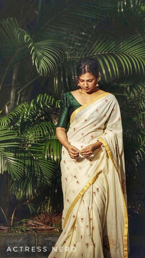 Pranaah Onam Collections, Kerala Saree Photoshoot, Onam Saree Blouse, Set Saree Kerala, Onam Sarees, Kerala Traditional Saree, Onam Outfits Ideas, Madonna Sebastian, Kerala Saree Blouse