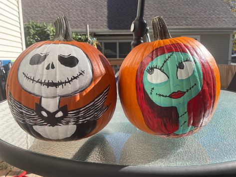 Sally Face Pumpkin Painting, Duo Pumpkin Painting, Matching Painting Pumpkins, Grinch Pumpkin Painting Ideas, Pumpkin Painting Couples Ideas, Harley Quinn Pumpkin Painting, Pumpkin Painting Ideas Matching, Couples Pumpkin Painting Ideas, Couples Painted Pumpkins