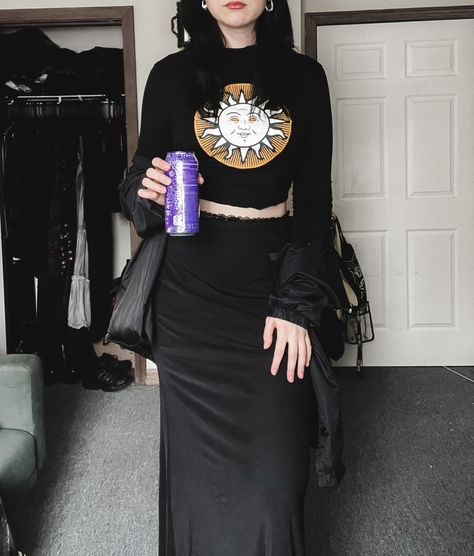 #ootd #maxiskirt #darkaesthetics #alternativefashion #killstar Goth Black Outfits, Black Maxi Shirt Outfit, Alt Maxi Skirt Outfit, Gothic Casual Outfits, Killstar Outfit, Aesthetic Goth Outfit, Outfit Ideas Goth, Goth Outfit Inspo, Edgy Fits