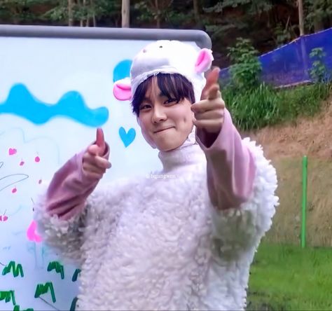 Sheep Jungwon, Jungwon Sheep, Sheep Costume, Sheep Costumes, Gak Ada, Asian Guys, Big Hugs, Dream Guy, Asian Men