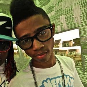 lil twist Lil Twist, Young Bucks, First Girl, Advertising Campaign, Famous People, Celebrity News, Marketing And Advertising, Domain Name, First Love