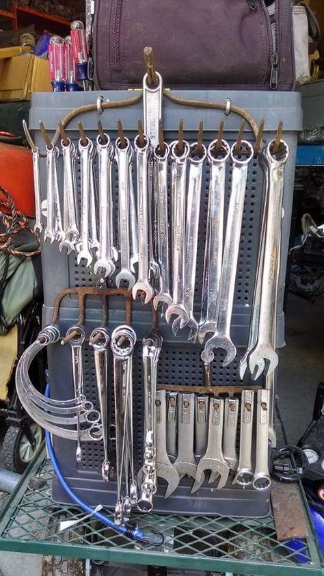 Screw Organization Ideas, Mechanics Shop Organization, Tool Shop Organization, Tool Shed Organizing, Wrench Storage, Garage Storage Inspiration, Peg Boards, Garage Workshop Organization, Garage Tool Organization