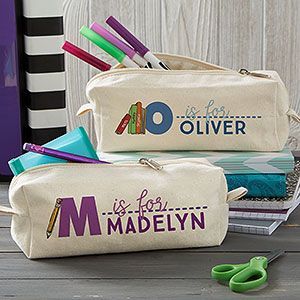 Customized Gifts For Kids, Trendy Personalized Gifts, Pencil Case Cricut Ideas, Personalized Pencil Pouch, Canvas Pencil Case Design, Cricut Pencil Case, Pencil Pouch Design, Personalized Kids Gifts, Back To School Pencil Case