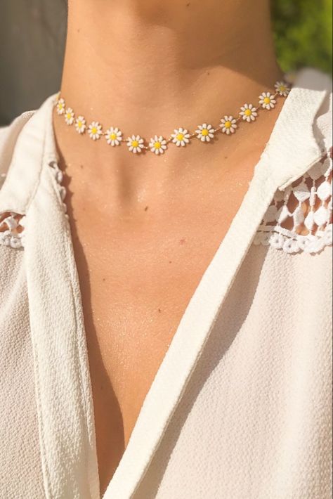 Collar Aesthetic, Necklace Collar, Jewelry Aesthetic, Daisy Necklace, Aesthetic Cute, Flower Necklace, Daisy Flower, Cute Jewelry, Necklace Jewelry