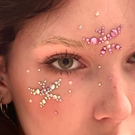 Two butterflies with irreverent gems around my eyes Face Gem Makeup, Bedazzled Makeup, Makeup Looks With Gems, Butterfly Eye Makeup, Gem Makeup, Crystal Makeup, Rhinestone Makeup, Alt Makeup, Face Gems