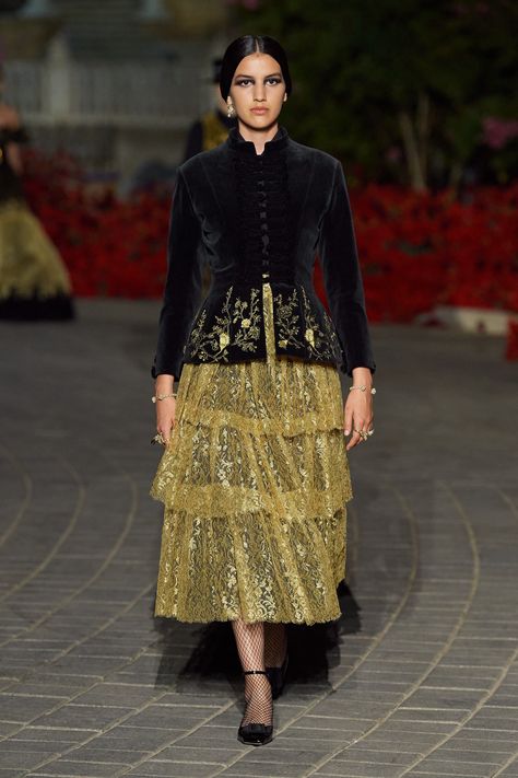 Christian Dior Resort 2023 Fashion Show Collection: See the complete Christian Dior Resort 2023 collection. Christian Dior Resort 2023, Dior Resort 2023, 90s Fashion Icons, Dior 2022, Toni Stark, Resort 2023, 2023 Fashion, Winter 2023, Fashion Show Collection