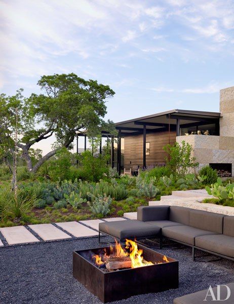 The fire pit at Sara Story's sprawling Texas retreat, a collaboration between the designer and Lake|Flato Architects Lake Flato, Fire Pit Materials, Rustic Fire Pits, Fire Pit Furniture, Modern Backyard Landscaping, Fire Pit Seating, Backyard Landscape, Fire Pit Designs, Modern Backyard