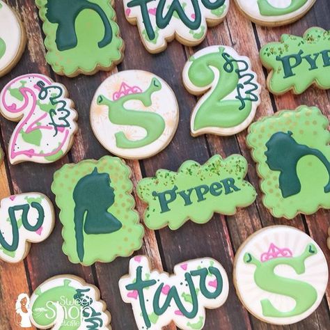 Shrek Wedding, Shrek Birthday, Shrek Cake, Boys Birthday Party Decorations, Movie Night Birthday Party, Girl Bday Party, Second Birthday Ideas, 2nd Birthday Party Themes, Girl Birthday Themes