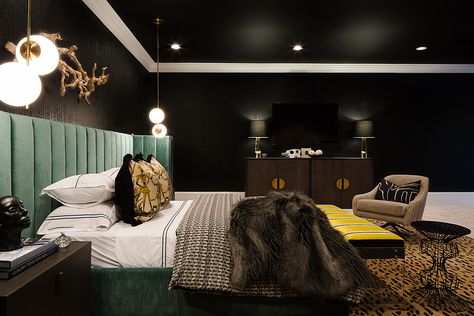 Black Room Design, Dark Bedroom Ideas, Black Bedrooms, Dark Bedrooms, Bedroom Ideas Luxury, Moody Style, Karaoke Room, Black Rooms, Rooms Design