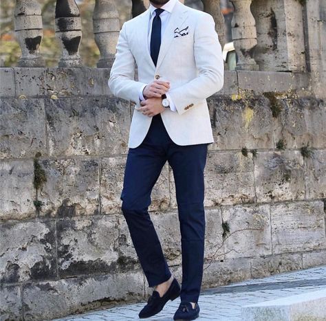 White jacket on blue pants Cream Blazer Outfit, White Blazer Men, Blue Pants Men, Blazer Outfits Men, Blazer Outfits Casual, Suits Men Business, Mens Fashion Blazer, Wedding Outfit Men, Formal Mens Fashion