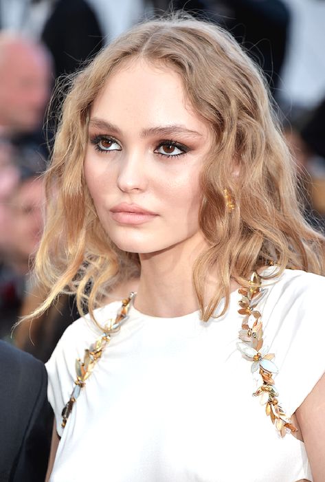 Lily Rose Depp, Lily Rose, Blonde Hair, Close Up, A Woman, Lily, Blonde, Hair, Gold