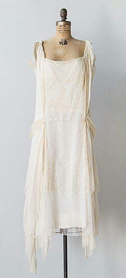 20's silk flapper dress Style Année 20, Coronation Dress, 1920s Outfits, 1920 Fashion, Robes Vintage, Lace Chiffon, Adored Vintage, Silk Lace, Flapper Style