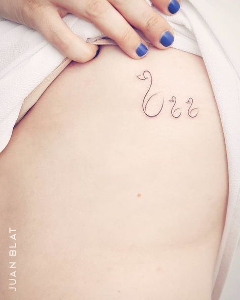 Duck family tattoo on ribs Tattoos For Women On Thigh, Motherhood Tattoos, Cream Tattoo, Mom Tattoo Designs, Mommy Tattoos, Mother Tattoos, Inspiration Tattoos, Tattoo For Son, Tattoos Geometric