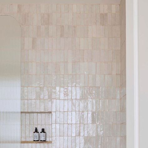 Bathroom Inspiration Wood Floor, Showers With Stone Floors, Fluted Glass Shower Screen Door, Textured Wall Bathroom, Fluted Tiles Bathroom, Textured Walls Bathroom, Textured Bathroom Tiles, Fluted Tub, Marble Tile Shower Walls