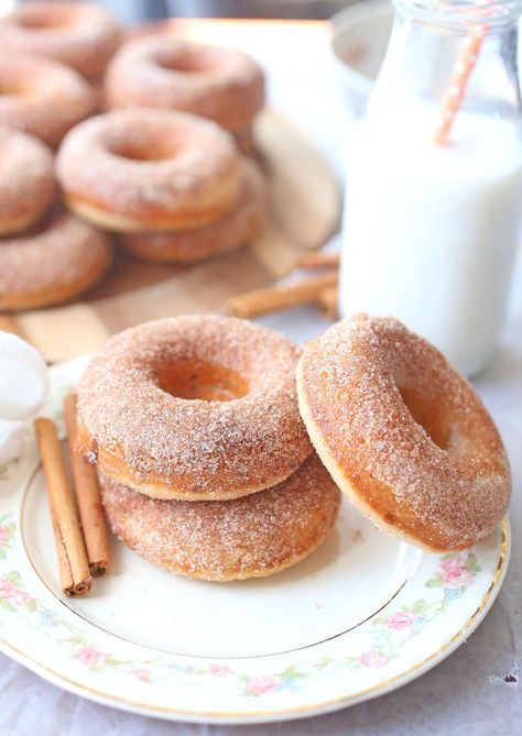 Ooey Gooey Butter Bars, Donat Glaze, Cookies Recipes Easy, Desserts Lemon, Baked Doughnut Recipes, Lemon Cookies Easy, Easy Donut Recipe, Homemade Donuts Recipe, Easy Donuts