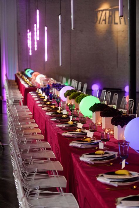 Colorful Tablescape Inspiration // Colorful, Modern Pop Art Inspired Wedding Ideas via TheELD.com Color Pop Wedding Decor, Pop Art Wedding, 80s Theme Wedding Receptions, Pop Art Wedding Decor, Pop Art Party Decoration, Neon Museum Wedding, Unique Event Decor, Event Table Settings, Unique Wedding Table Decorations