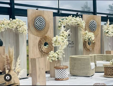 Lobola Day Decorations, Modern African Wedding Decor, African Backdrop Ideas, Roora Decor Ideas, African Decor Wedding, Gusaba Decor, Nigerian Wedding Decorations, Membeso Decor, Lobola Decor Ideas