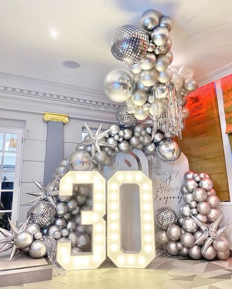 Light Up Numbers, 30th Birthday Balloons, Studio 54 Party, Birthday Lights, Bridal Shower Balloons, Magic Party, Manchester Art, Disco Theme, Balloon Backdrop