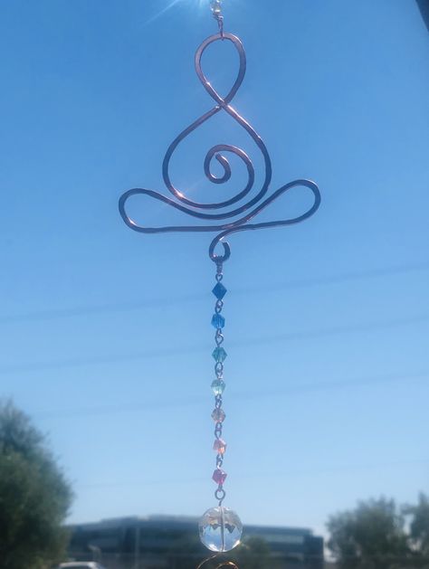 Copper Wire Suncatchers Diy, Copper Suncatcher, Wire Suncatcher, Carillons Diy, Crystal Suncatchers Diy, Copper Wire Crafts, Suncatcher Diy, Copper Wire Art, Wind Chimes Craft